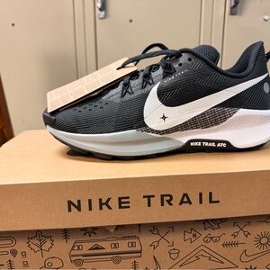 Nike Black & White ReactX Pegasus Trail 5 Shoe Box Label